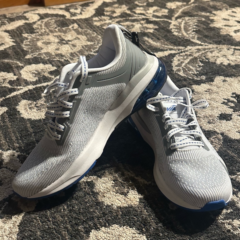 Avia Men's White and Gray Athletic Sneakers with Blue Accents size 8 NEW